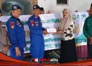 Satpolairud Polresta Sidoarjo Kawal Penyaluran Bansos BMH kepada Da’i dan Guru Ngaji di Desa Pucukan