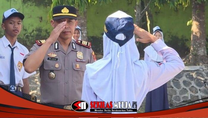 Kapolsek Pacet Beri 7 Tips Sukses kepada Siswa SMPN 1 Pacet, Tekankan Disiplin dan Bijak Bermedsos