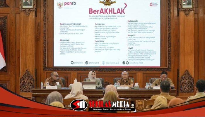Ning Ita Minta ASN Kota Mojokerto Terapkan Nilai BerAKHLAK dalam Pelayanan Publik
