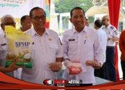 Warga Berburu Sembako Murah di GOR WEP, Pemkab Gresik Gelar Gerakan Pangan Murah