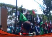 Ratusan Buruh Geruduk BPJS Kesehatan dan BPS Gresik, Desak Perbaikan Layanan Kesehatan dan Evaluasi Upah