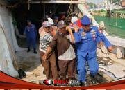 Sigap Tangani Kondisi Darurat, Satpolairud Gresik Evakuasi ABK ke Rumah Sakit