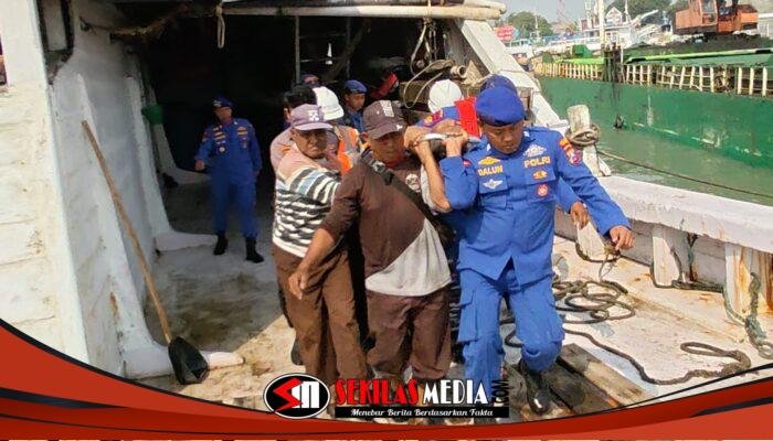 Sigap Tangani Kondisi Darurat, Satpolairud Gresik Evakuasi ABK ke Rumah Sakit