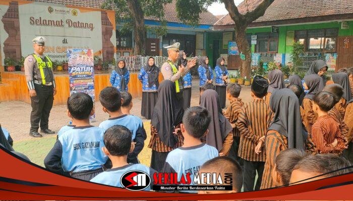 Satlantas Polres Mojokerto Sasar Sekolah dan Sopir Truk dalam Sosialisasi Operasi Patuh Semeru 2026