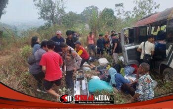Rem Elf Diduga Blong di Tanjakan Gotekan Pacet 8 Penumpang Dilarikan ke Rumah Sakit