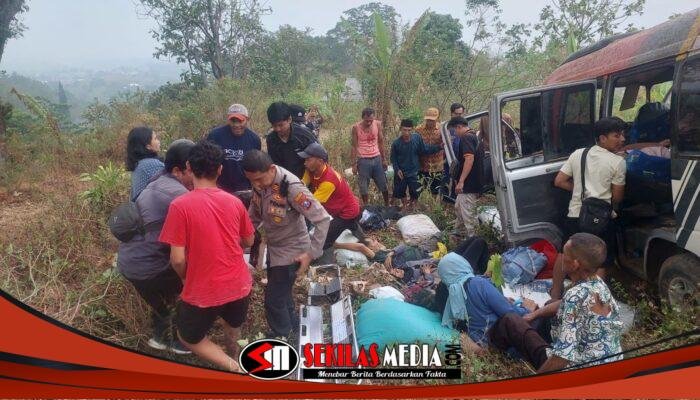 Rem Elf Diduga Blong di Tanjakan Gotekan Pacet 8 Penumpang Dilarikan ke Rumah Sakit