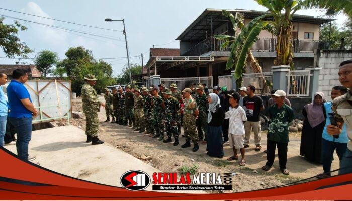 Kodim 0815 Mojokerto dan FIF Group Gotong Royong Rawat Mushola Al Hidayah serta Salurkan Bantuan CSR